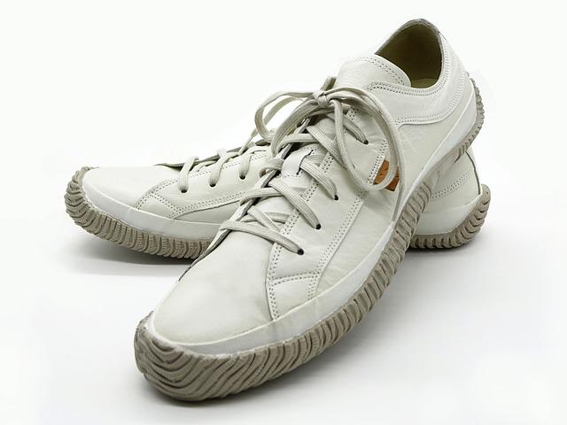 Footwear Fundamentals Choosing the ⁤Right Shoes for a⁢ Laid-Back Look