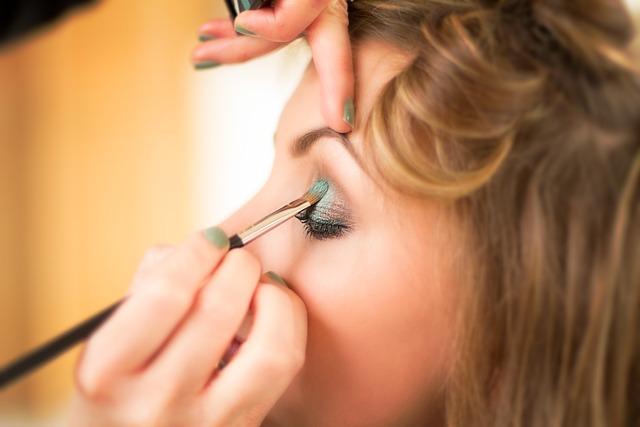 Mastering the Art of Natural Light: Elevate Your Makeup Game