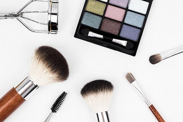 Mastering the​ Art of Makeup Brushes Unveiling the Essential Tools for​ Every Beauty Enthusiast